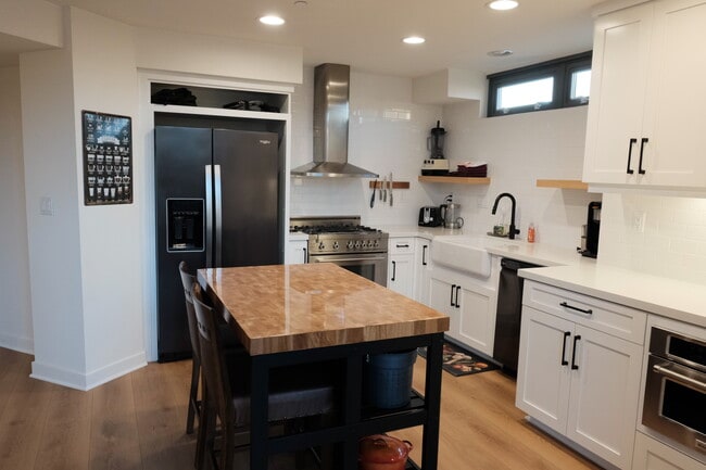 Building Photo - 13045 Pacific Promenade