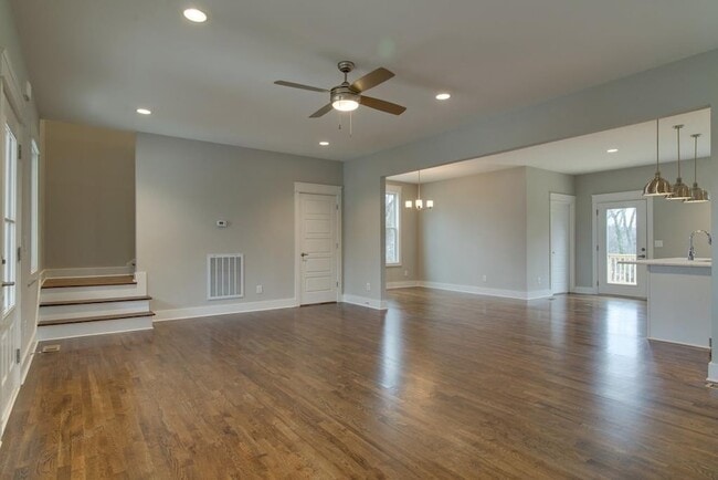 Building Photo - 942 Strouse Ave