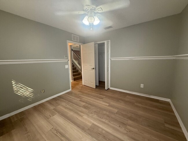 Building Photo - Land O'Lakes POOL home with Lakeviews!