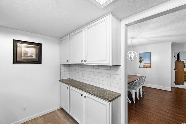 Building Photo - 605B 17th Ave S