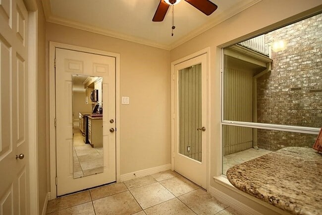 Building Photo - 5228 Woodlawn Pl