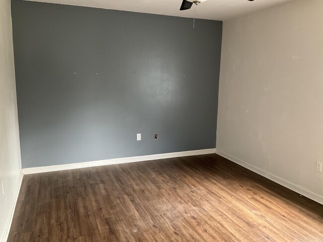 Building Photo - 329 Oakleigh Dr