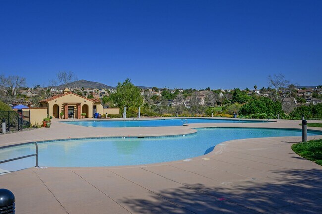 Building Photo - Gorgeous Eastlake Townhome!