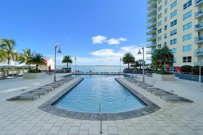 Building Photo - 1155 Brickell Bay Dr