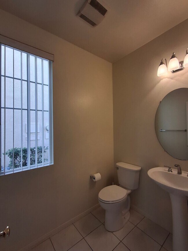 Building Photo - Beautiful Home in the Heart of it all. MUST SEE!!!