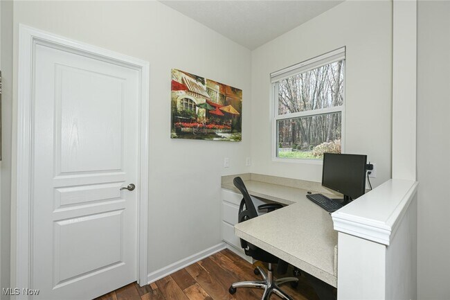 Building Photo - 4816 Lake View Dr