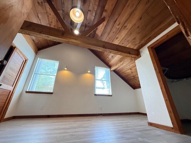 Building Photo - 17503 30th Ln N