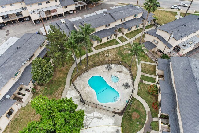 Building Photo - 3700 Mountain Ave N