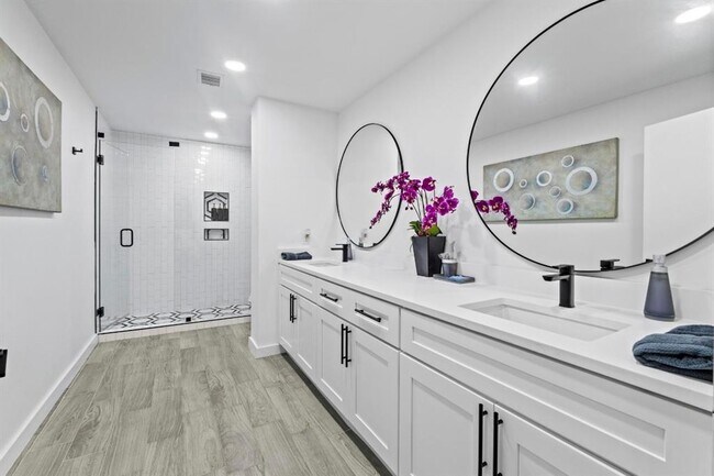 Building Photo - 3520 Highland View Dr