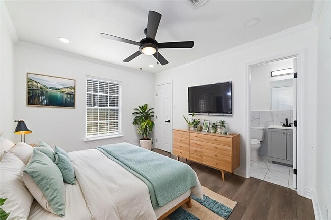 Building Photo - 802 E 33rd St