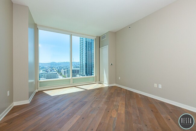 Primary Photo - ELEGANT CITY 1BD/1BA RETREAT WITH SKYLINE ...