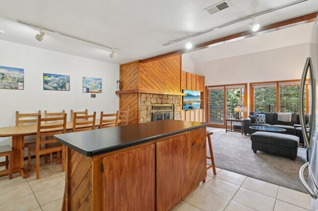 Building Photo - Serenity and Views with this 3 bedroom/3Bathroom Townhome in Buffalo Ridge