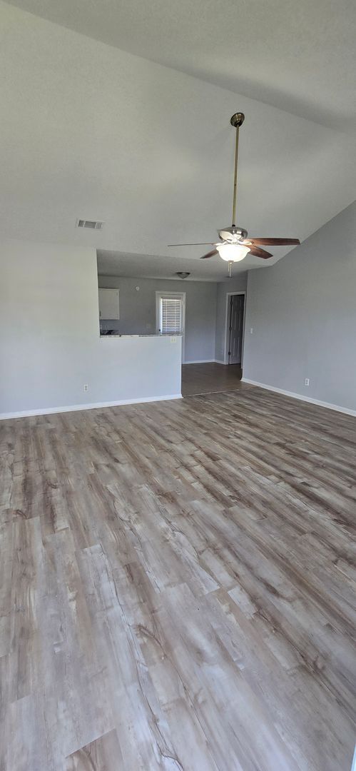 Building Photo - FOR RENT