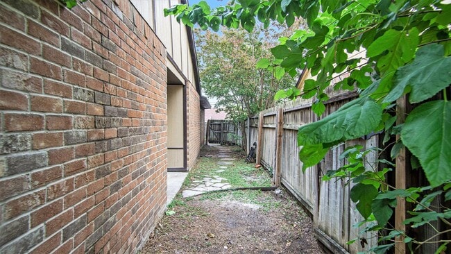 Building Photo - Updated 2/2 with Granite Counter Tops and ...