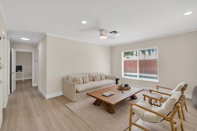 Building Photo - 802 Mallard Dr