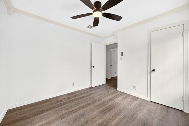 Building Photo - 9211 Clearway Dr