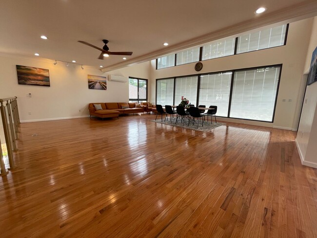 Building Photo - 2045 Mott Smith Dr