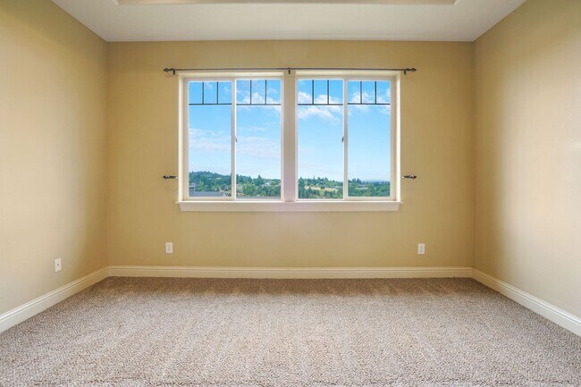 Building Photo - Spacious 4 bed, 3 bath home with sprawling...