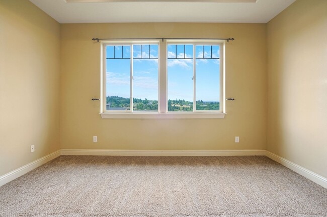 Building Photo - Spacious 4 bed, 3 bath home with sprawling views in West Salem