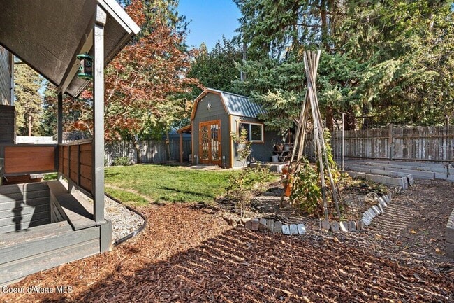 Building Photo - Great CDA Location!