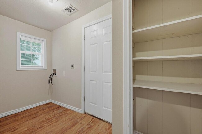Building Photo - 2112 W Bond St