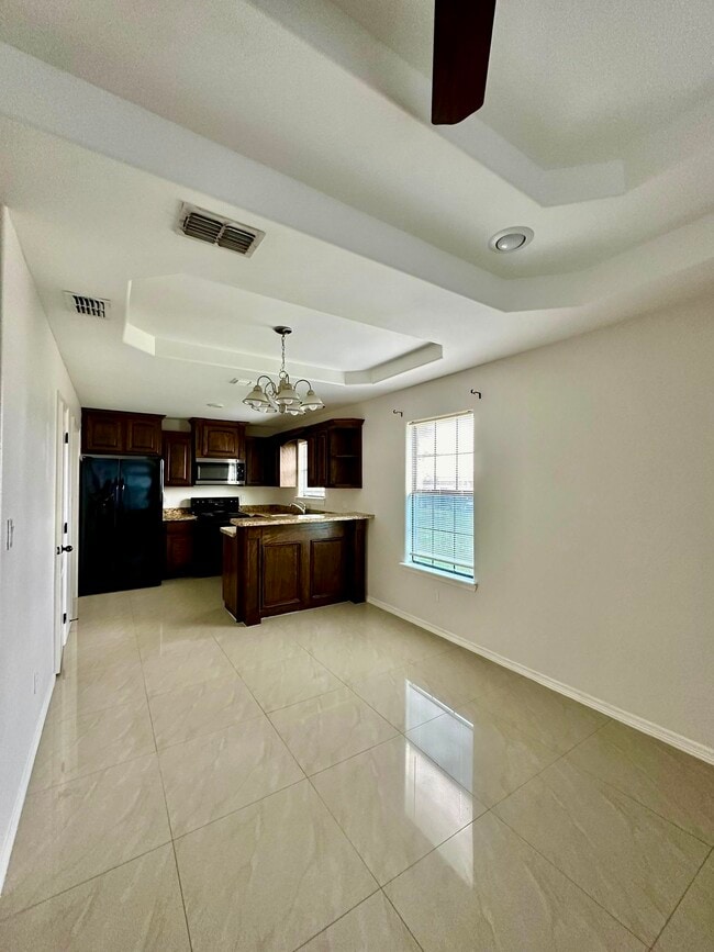 Building Photo - 207 S Ridge Ln