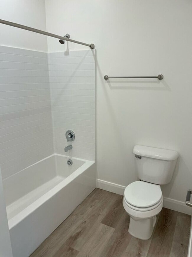 Building Photo - 3 Bedroom Condo in Desert Color with Flexible 6-12 Month Lease