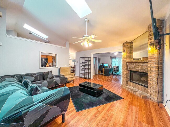 Building Photo - For Rent | Hidden Glen Community | 4 Bed, ...