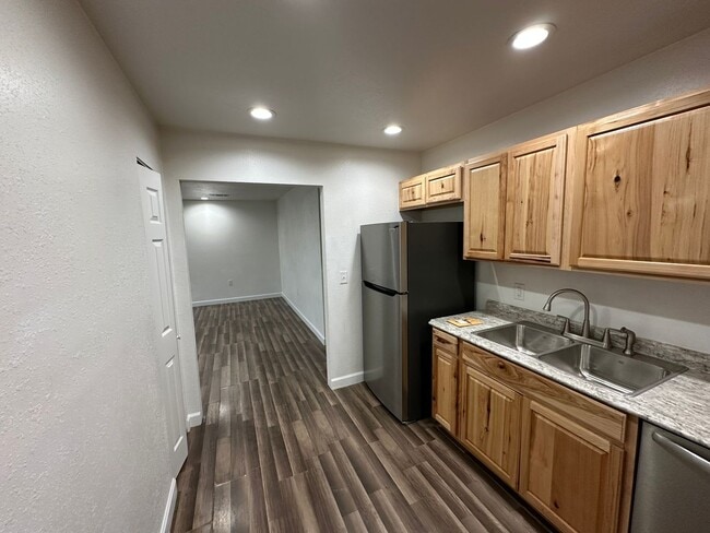 Building Photo - 3 Bed 3 Bath Townhouse