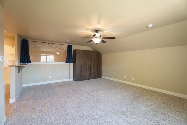 Building Photo - Beautiful 4-Bedroom Home with High Ceilings Available for Summer 2026 Pre-Lease