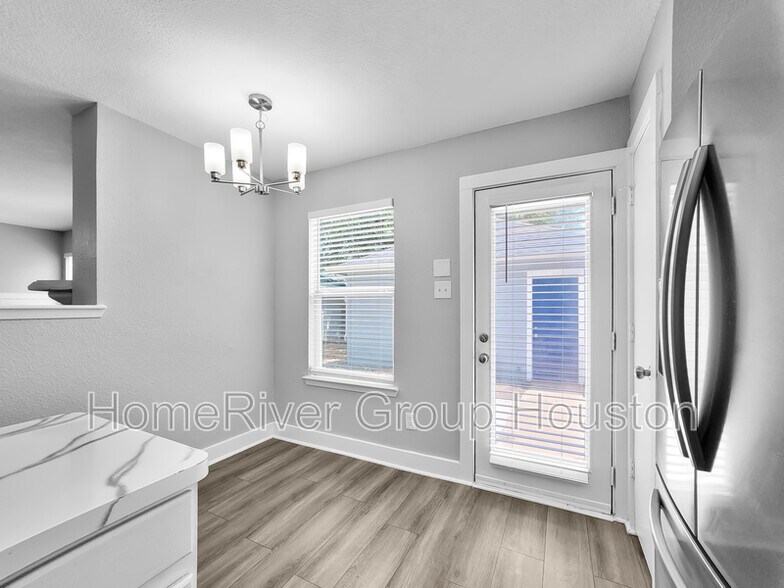 Building Photo - 10711 Cobblecreek Way