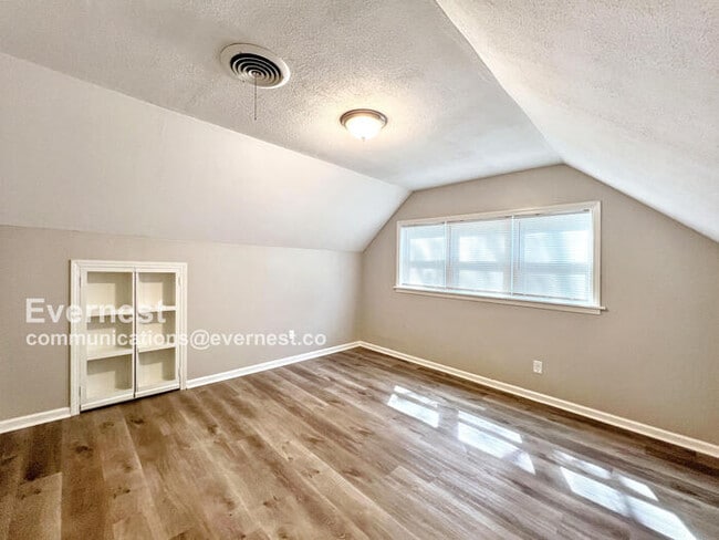 Building Photo - 1369 Bennington Dr