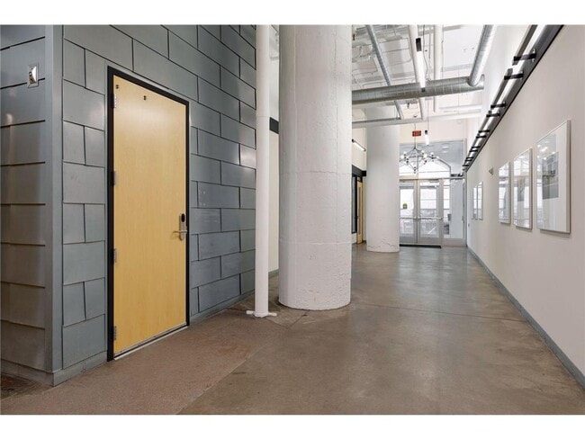 Building Photo - 250 Park Ave