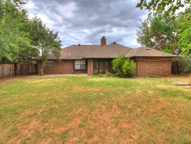 Building Photo - Large Corner Lot - 4 Bed/2.5 Bath + Study - 1 mile from PC North High School