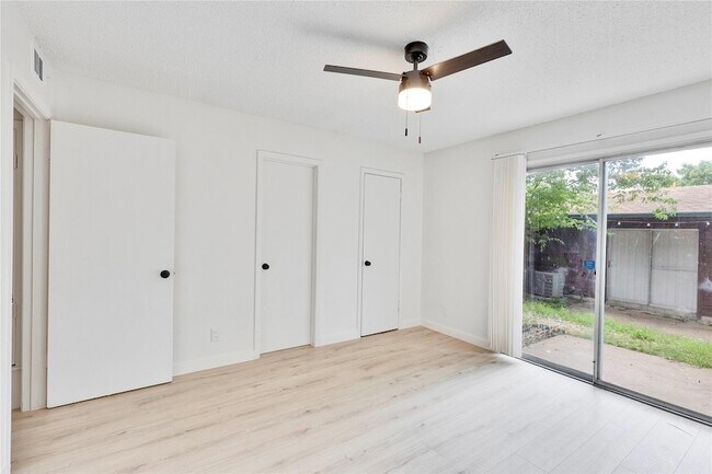 Building Photo - 2314 Parker Ln