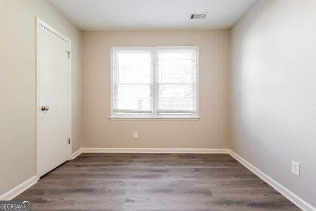 Building Photo - 375 Springlake Dr