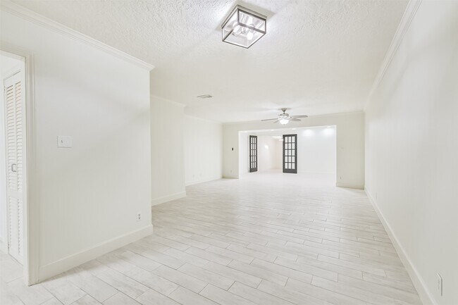 Building Photo - 2505 Watertown Mall St