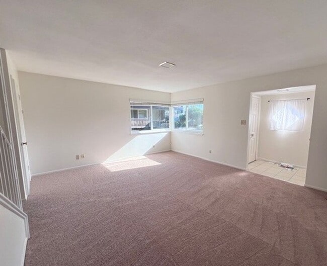 Building Photo - South Land Park Hills Duplex