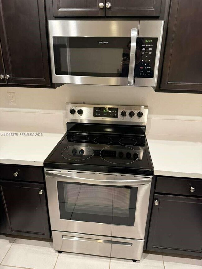 Building Photo - 20773 NE 5th Ct