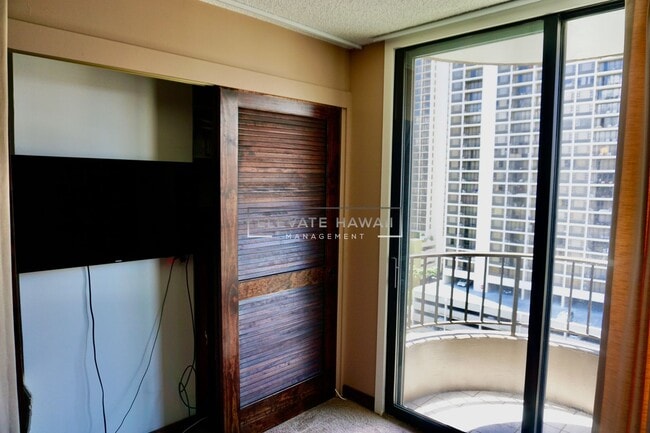 Building Photo - FULLY FURNISHED 2 BED 2 BATH IN WAIKIKI w/ CENTRAL AC & ELECTRICITY INCLUDED!