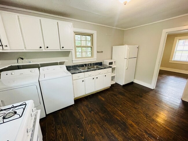 Building Photo - 3BR/1BA Home