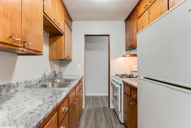 Building Photo - 2421 Pillsbury Ave S