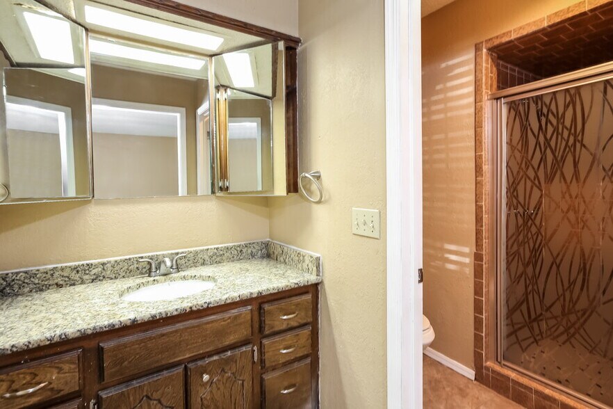 Building Photo - 9713 Hummingbird Ln