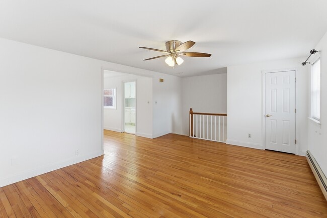 Building Photo - 83 Manor Dr