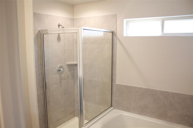Building Photo - 18319 Pin Oak Lake Dr