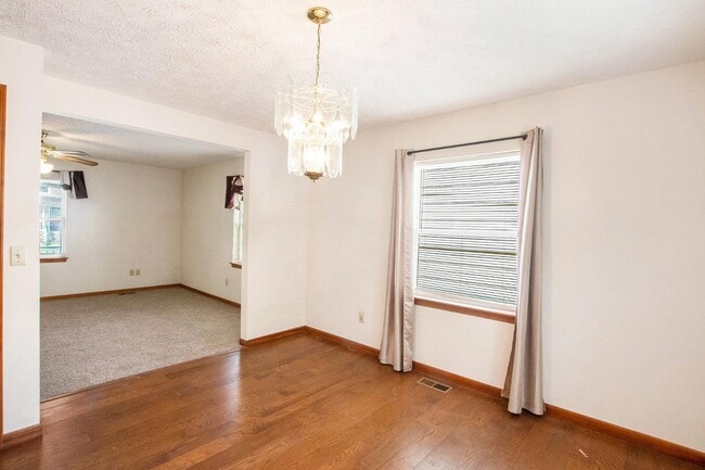 Building Photo - 528 Avon St