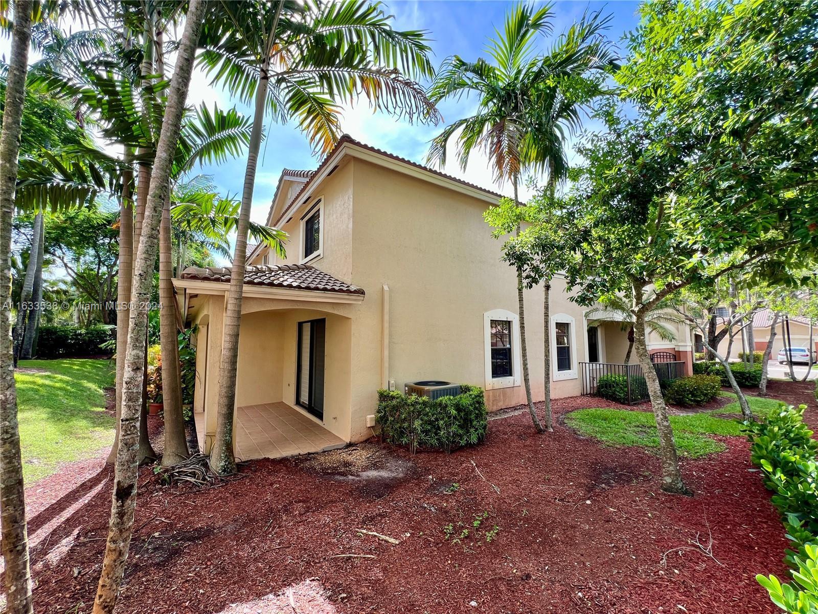 Building Photo - 3834 Tree Top Dr