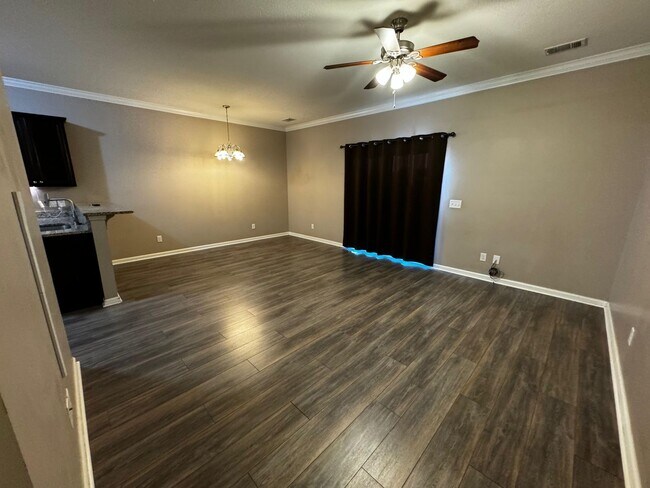 Building Photo - Highly Desirable Richmond Hill Townhome with 3 Bedroooms