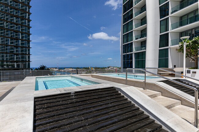 Building Photo - 1000 Auahi St