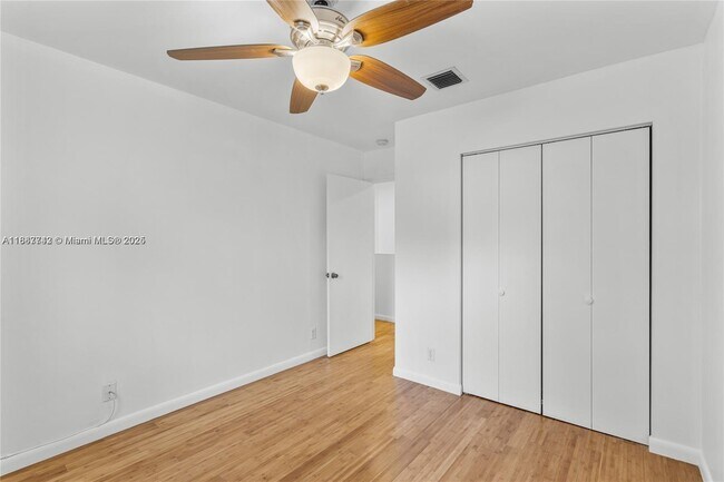 Building Photo - 1162 SW 44th Ave